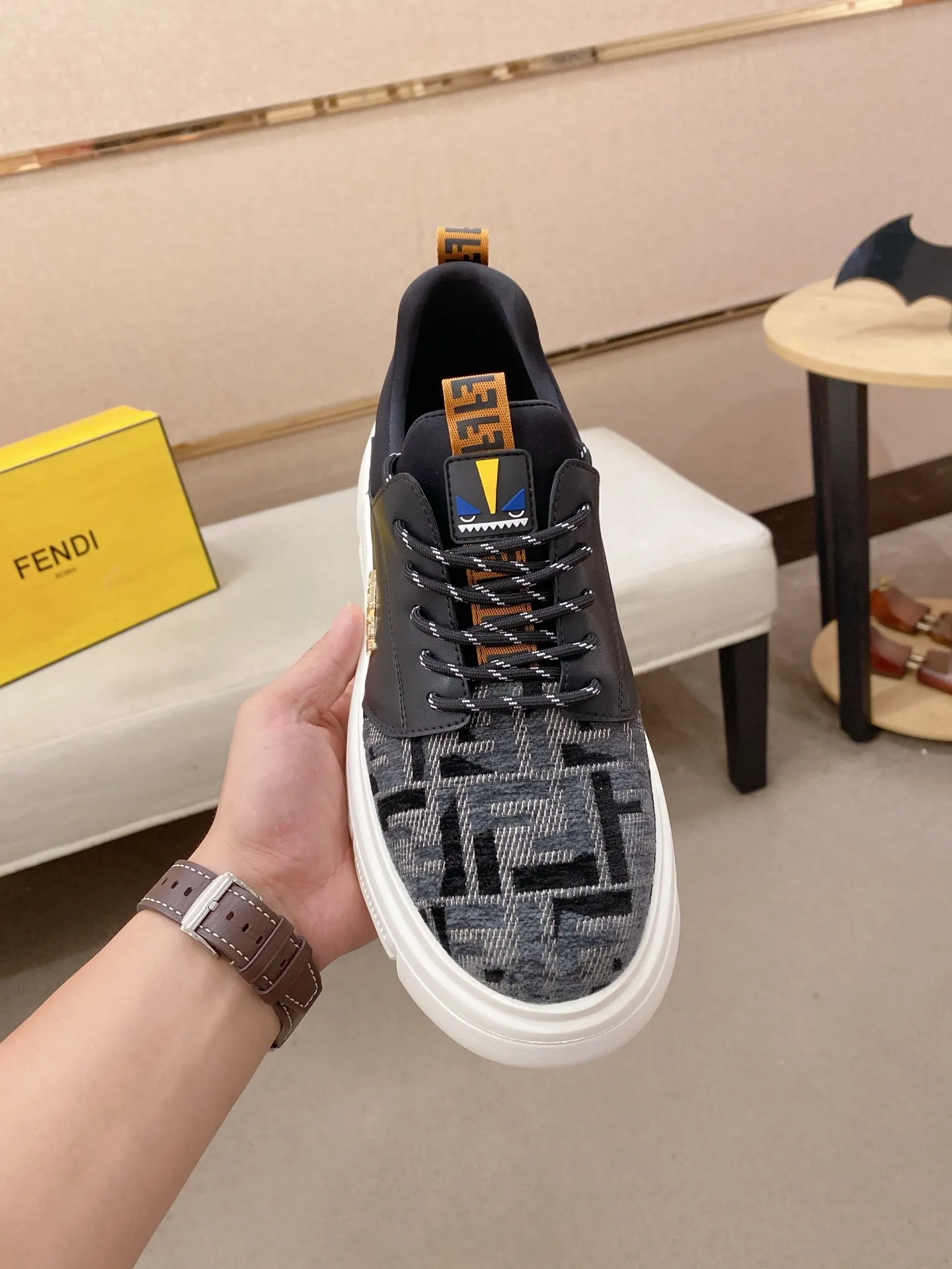 Men's shoes 💰 420💰 (fendi) New style 👊🏻 upper 🇮🇹 imported cowhide fabric 🇩🇪 lining imported sheepskin lining. The original outsole is molded to highlight the identity of every man, and the upper foot is elegant and stable🚶🏻🚶🏻The high-end custom counters reproduce the original version📯No matter the wind or rain, the shoe last remains unchanged and can withstand the verification of time🔍️,🔵 Size: 38-44